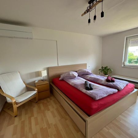 Sonnige 3 Zimmer Wohnung Mit Schoenem Balkon Im Gruenen 罗伊特林根 外观 照片