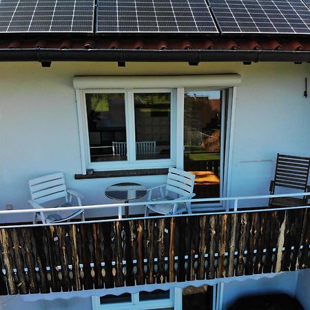 Sonnige 3 Zimmer Wohnung Mit Schoenem Balkon Im Gruenen 罗伊特林根 外观 照片