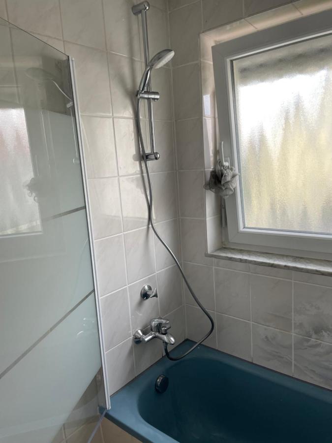 Sonnige 3 Zimmer Wohnung Mit Schoenem Balkon Im Gruenen 罗伊特林根 外观 照片