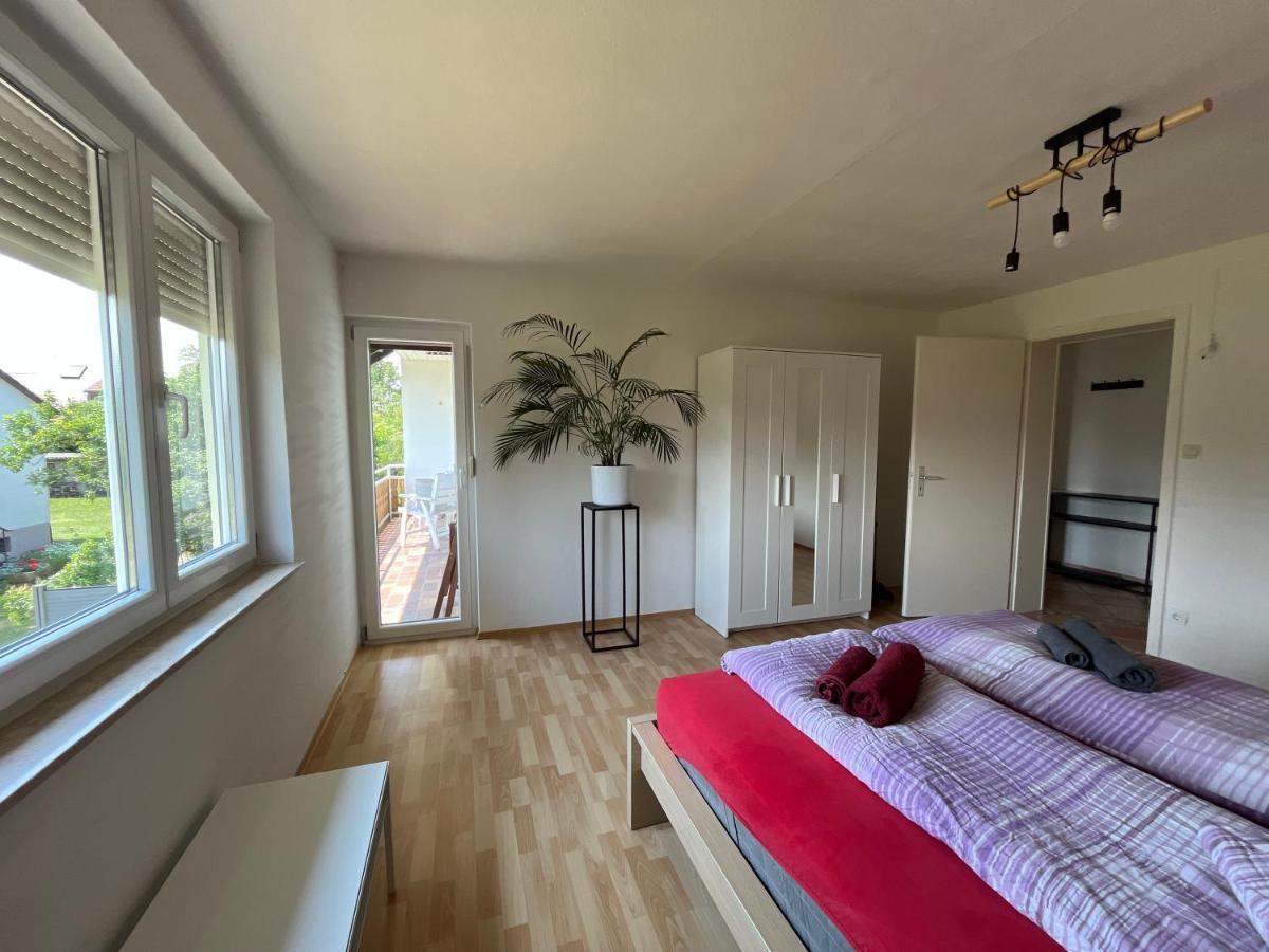 Sonnige 3 Zimmer Wohnung Mit Schoenem Balkon Im Gruenen 罗伊特林根 外观 照片
